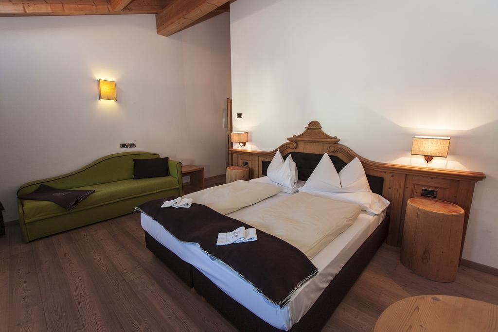 Romantic Hotel Excelsior Cavalese Exterior foto