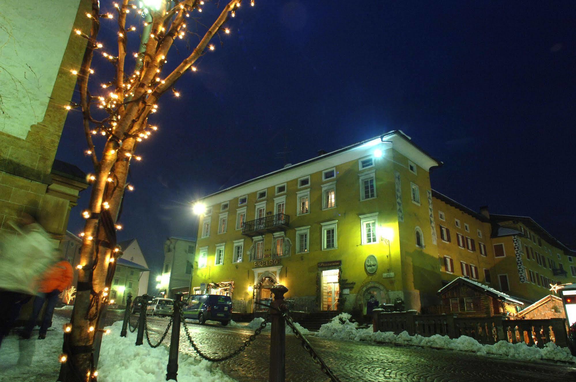 Romantic Hotel Excelsior Cavalese Exterior foto