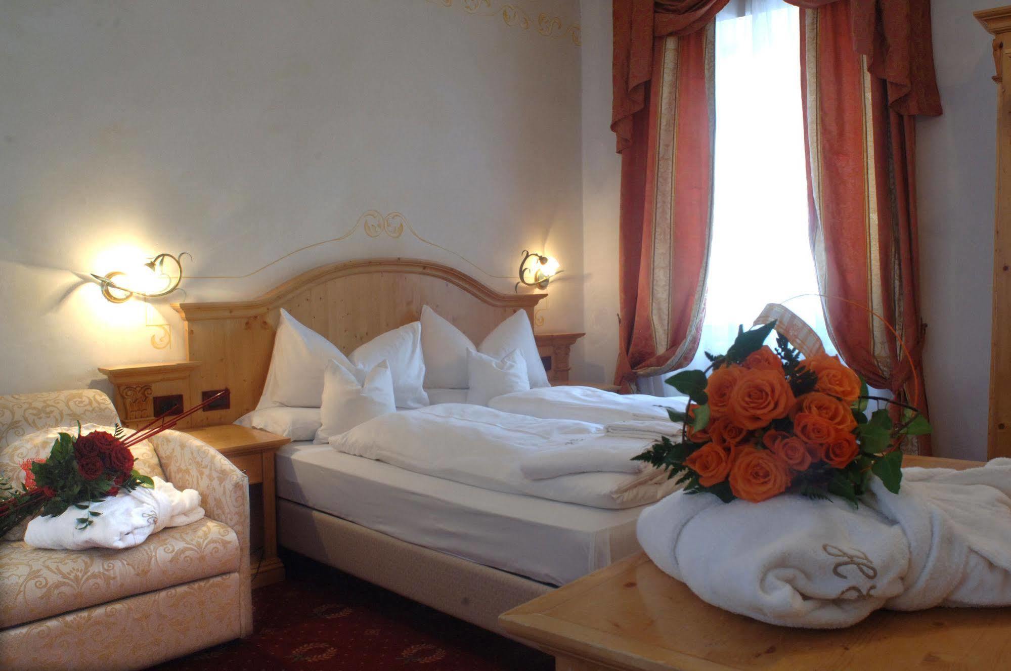 Romantic Hotel Excelsior Cavalese Exterior foto