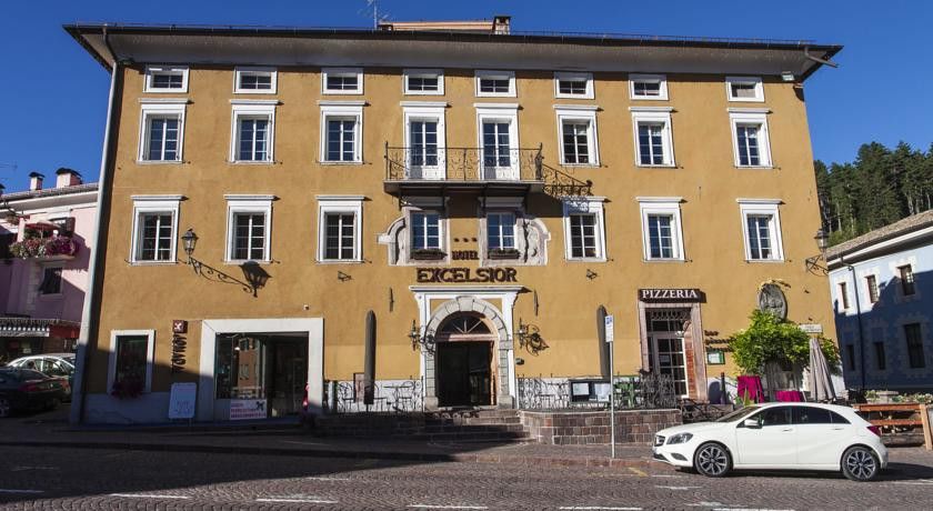 Romantic Hotel Excelsior Cavalese Exterior foto
