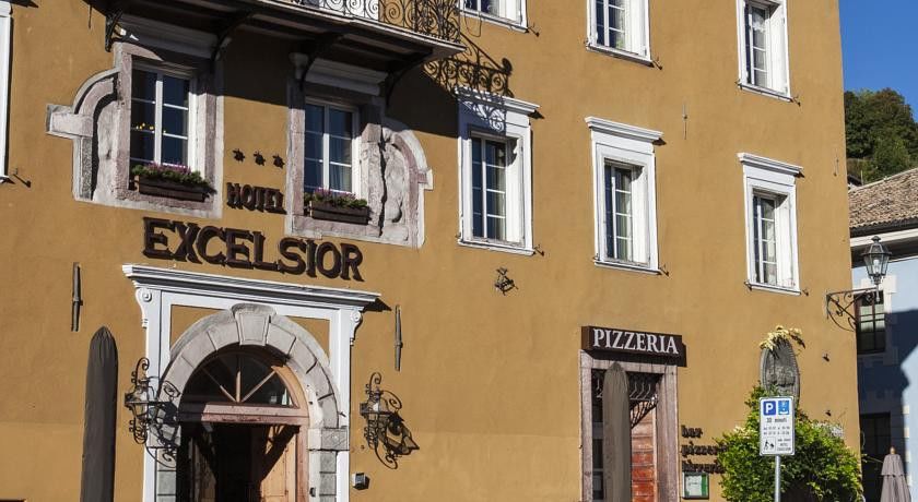 Romantic Hotel Excelsior Cavalese Exterior foto